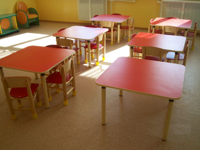 Столы с квадратной столешницей в детском саду